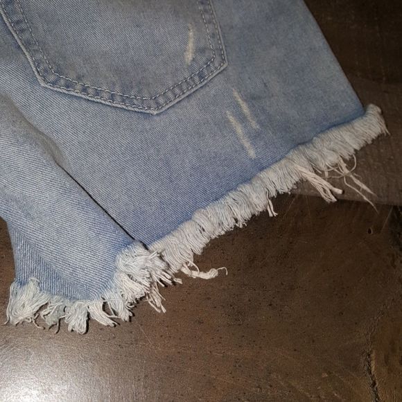 ⭐NWT Hot Kiss Distressed Mid Rise Shorts - Picture 8 of 8